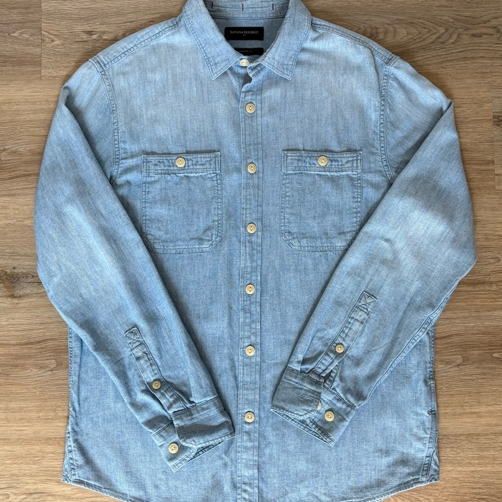 Banana Republic Light Blue Casual Button Down Shirt